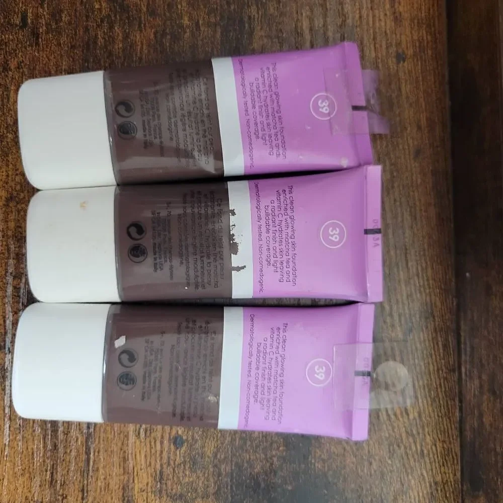 3- SEPHORA COLLECTION Clean Glowing Skin Foundation Color: 39 Deepest Dark with